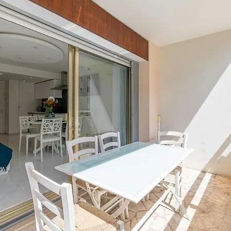 Charming Near Centre קאן