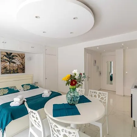 Charming Near Centre דירה *